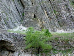 Bokštas kanjone prieš Cesi (Chidikari)