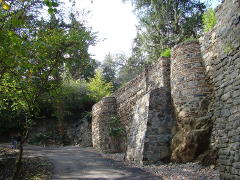 Tvirtovės siena Botanikos sode